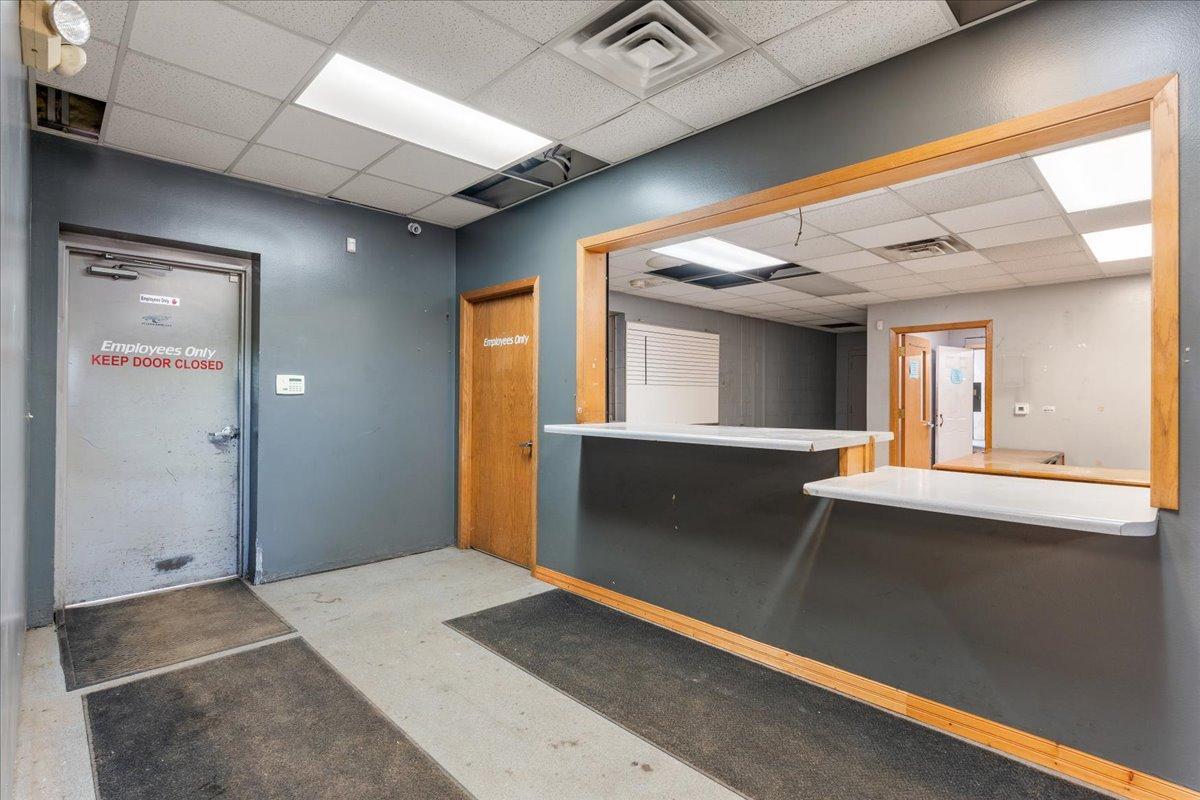 13-Front Desk.jpg