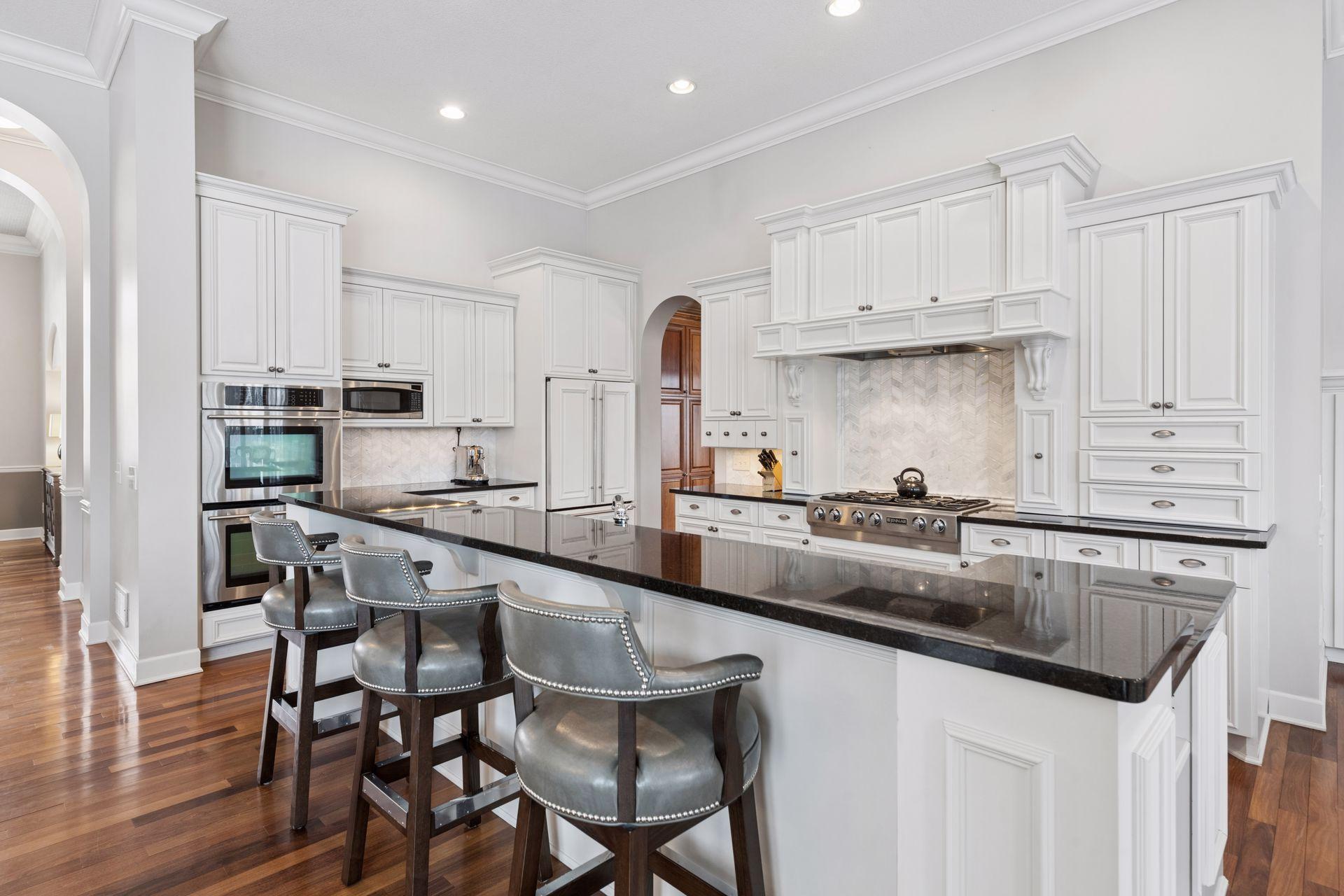 Spacious bar for easy entertaining