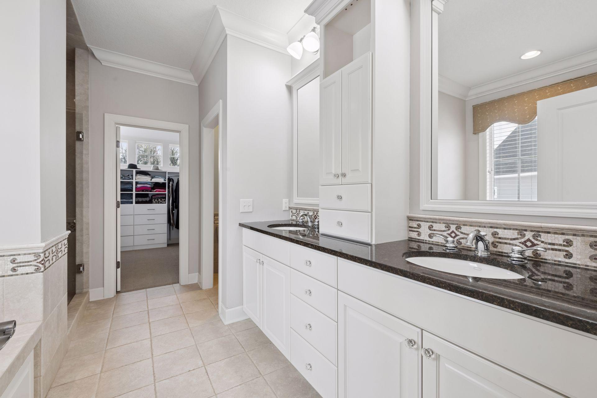 Primary bath with dual sinks tons of storage