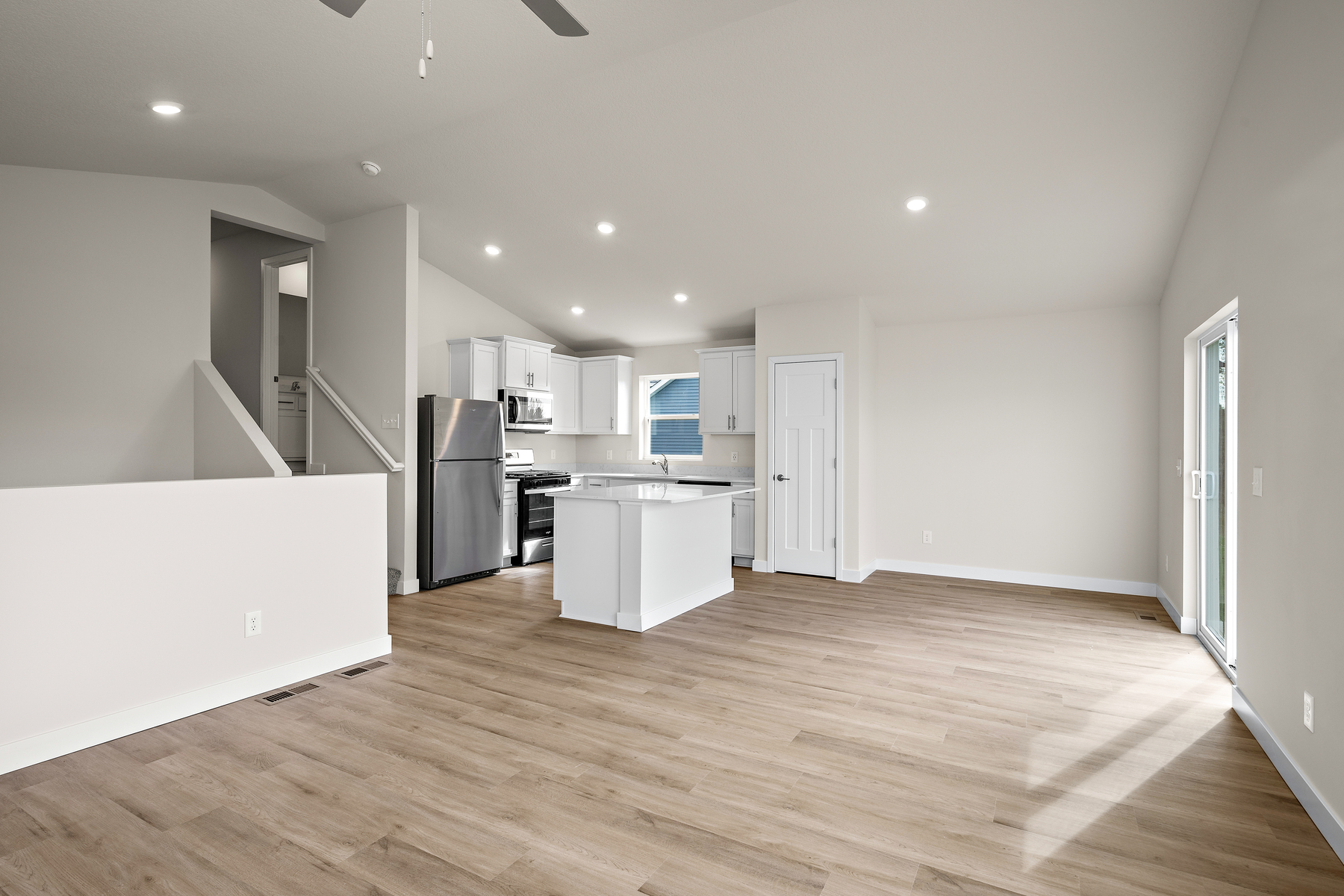 Locke Kitchen Dining 1 R.png