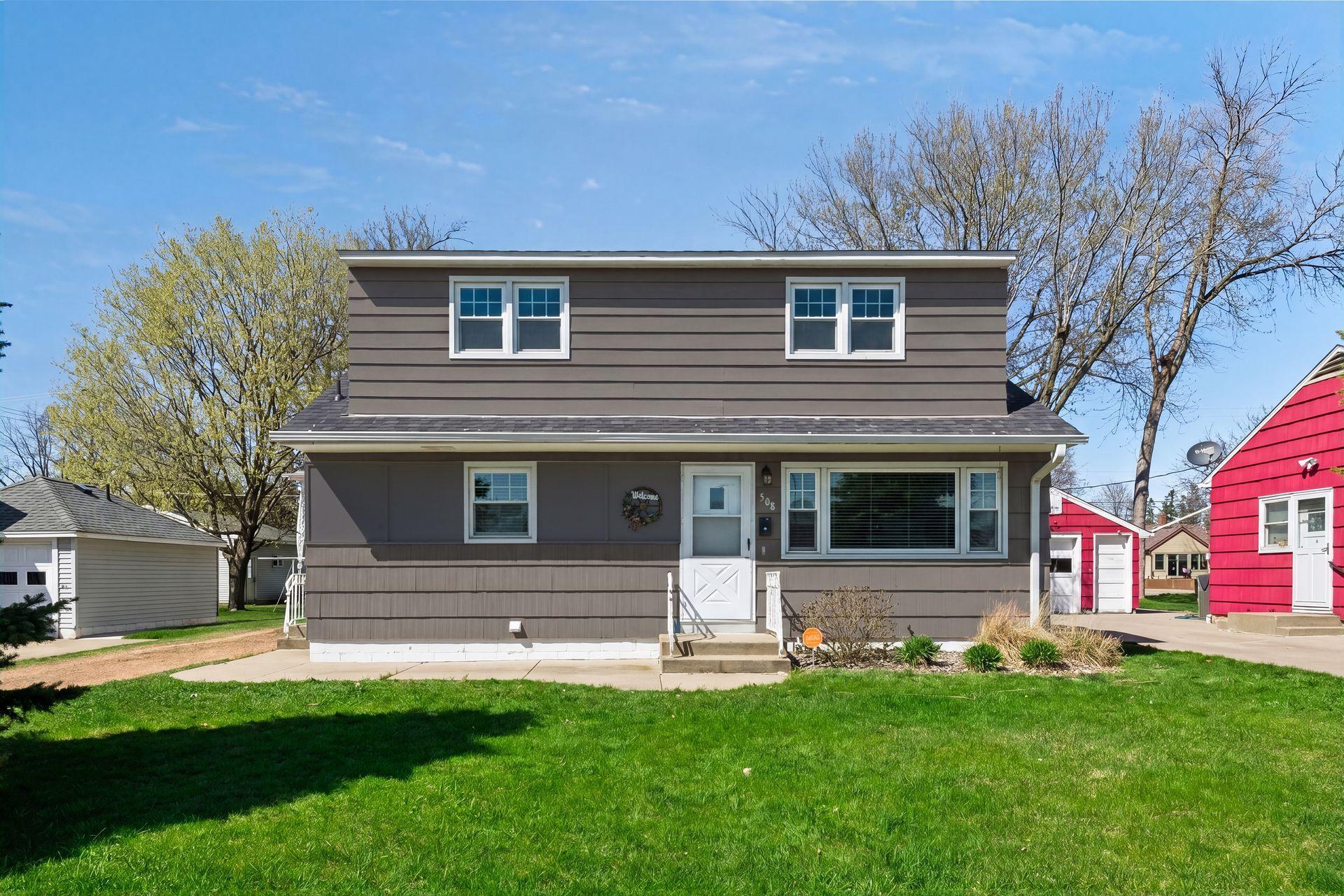 Turnkey Waconia home! Not pictured is the large backyard & oversized 1-stall garage.