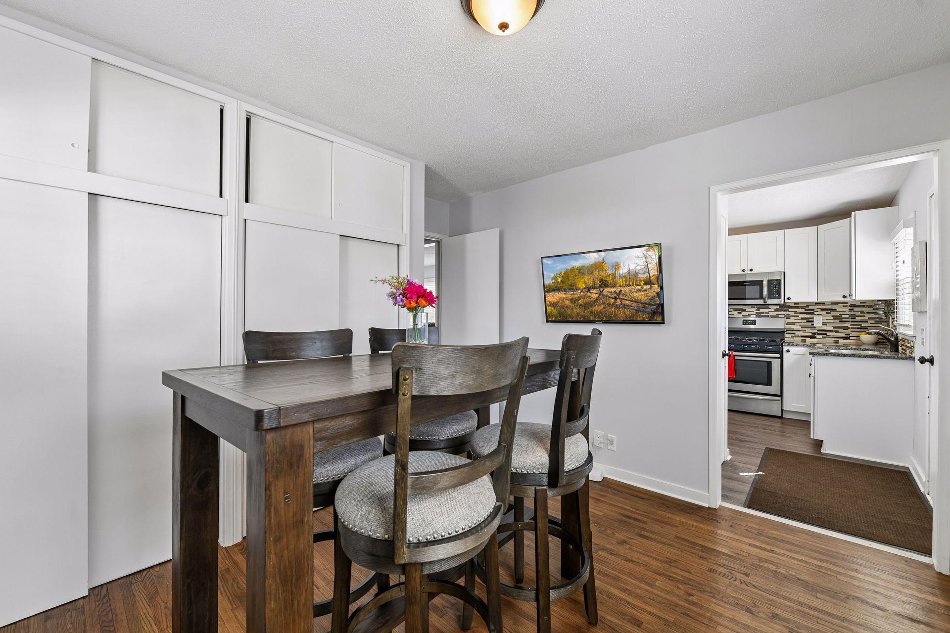 Storage options in this room also