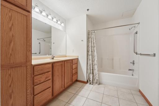 6600 Lyndale Avenue S, 402, Minneapolis, MN 55423