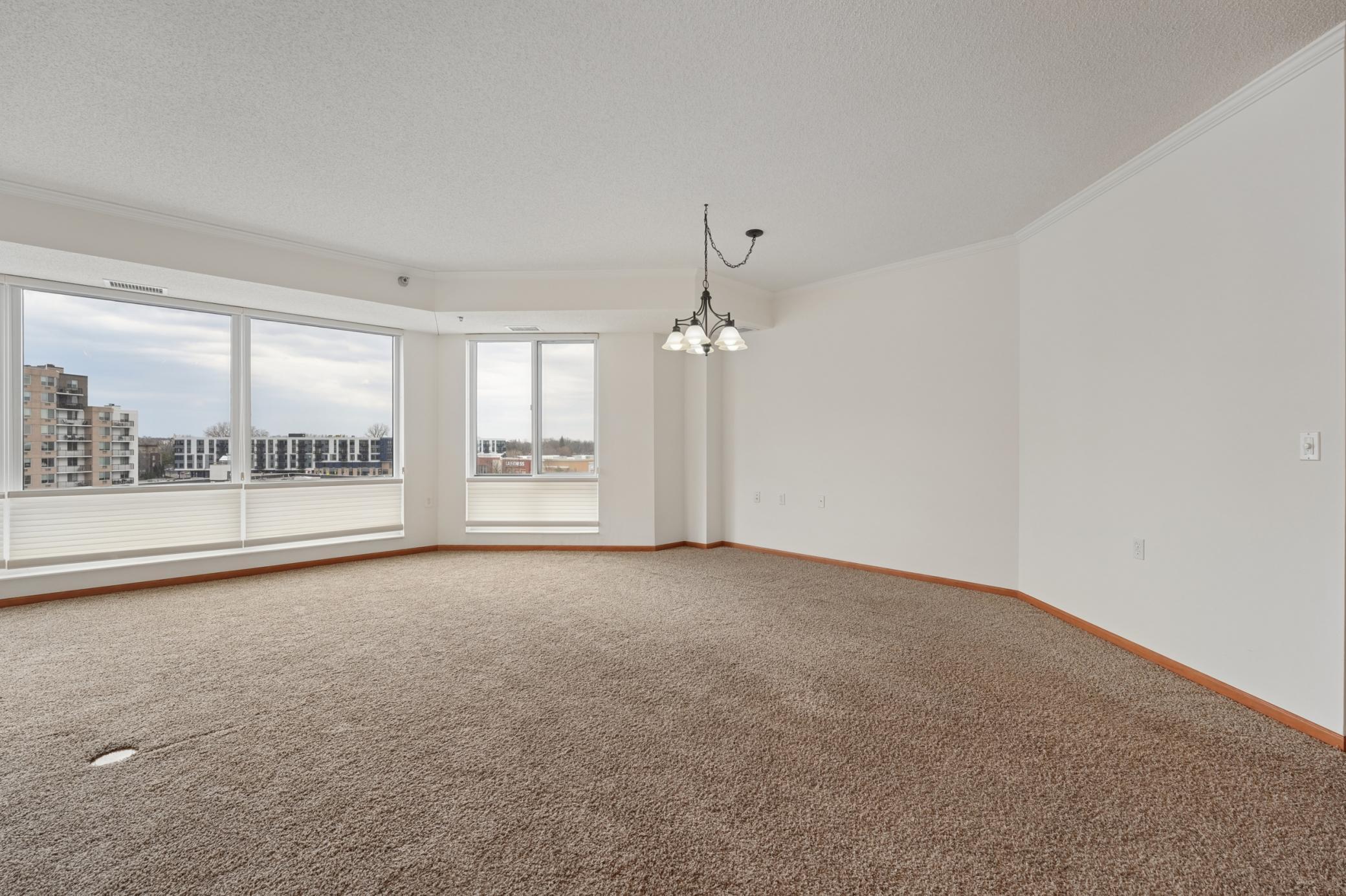 6600 Lyndale Ave S 402 007_B7JL.jpg