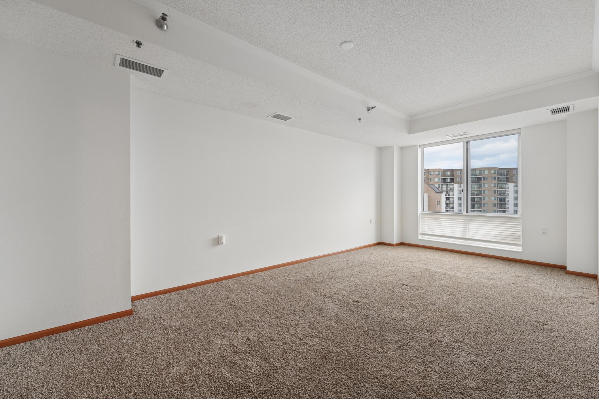 6600 Lyndale Ave S 402 008_QTs7.jpg