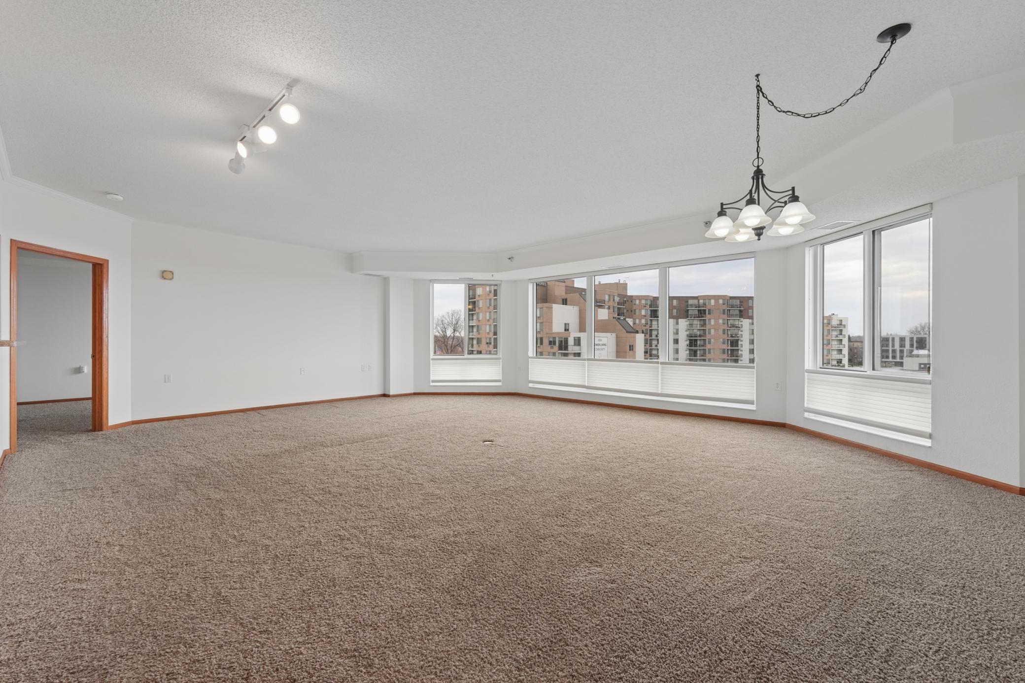 6600 Lyndale Ave S 402 005_klgc.jpg