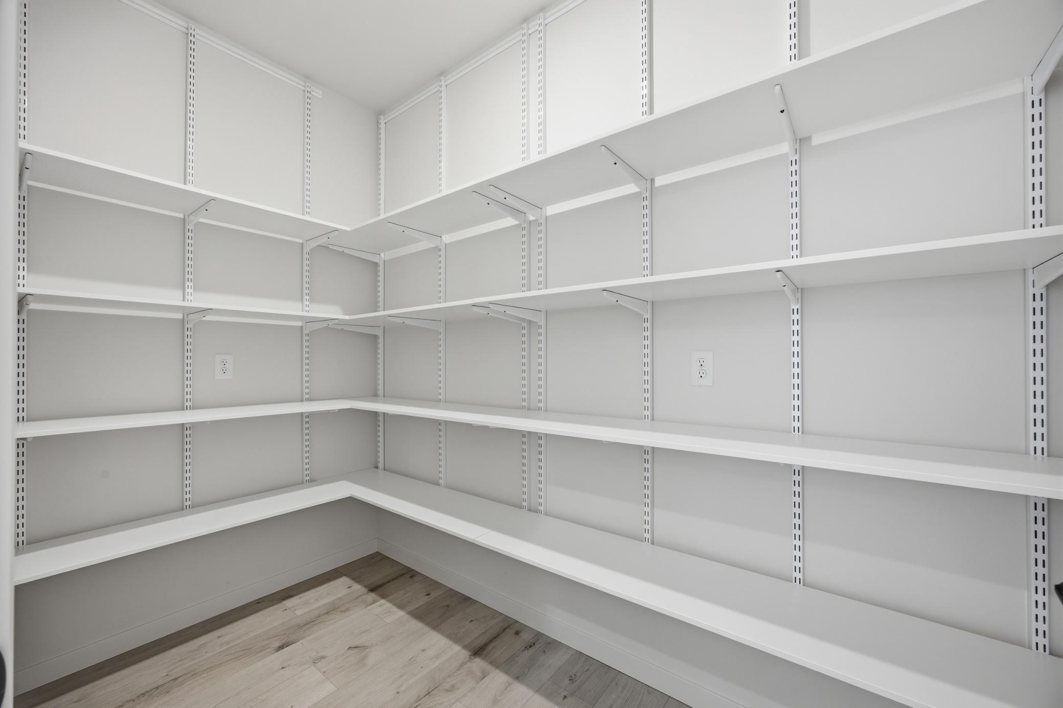 Huge Walk-In-Pantry