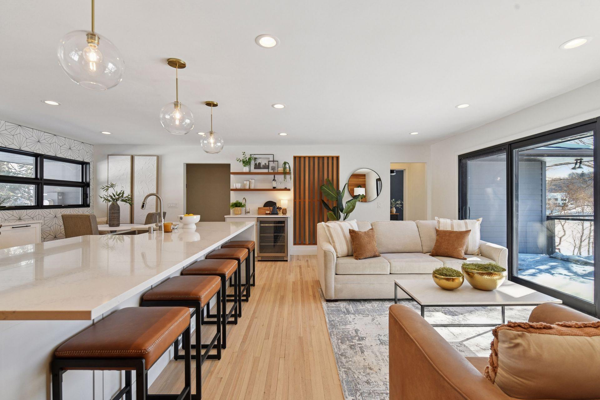 Open Floor Plan - tons of sunlight