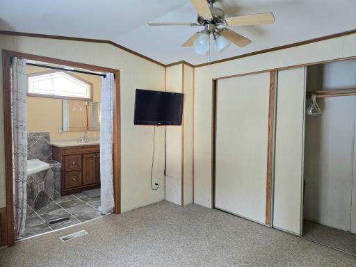 Primary Bed w Ensuite .jpg