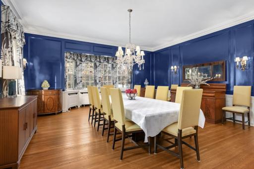 Dinning room comfortable seats 10 or more.