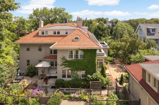 2400 Pillsbury Avenue S, Minneapolis, MN 55404