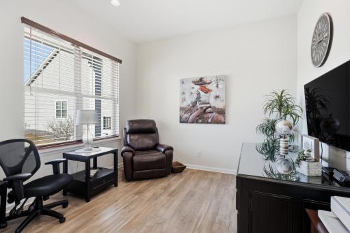 Front, Bright 12x10 Flex Room