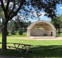 Lakefront Park is 3 miles away. Grab your picnic basket and enjoy!!