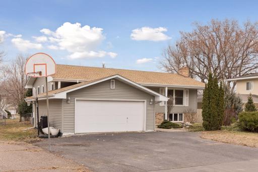 2231 Quebec Avenue S, Minneapolis, MN 55426