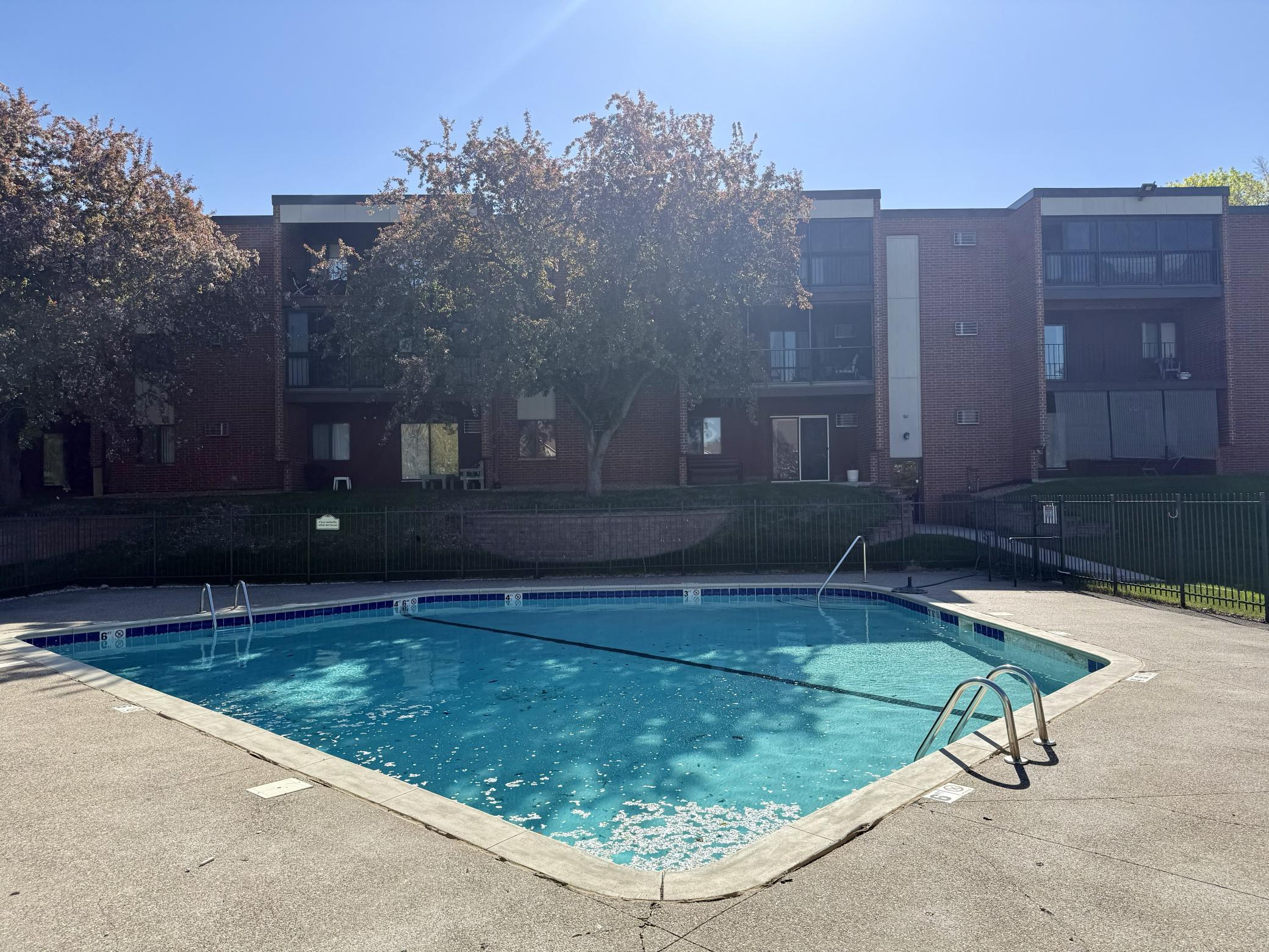 Enjoy the summer relaxing by the pool!