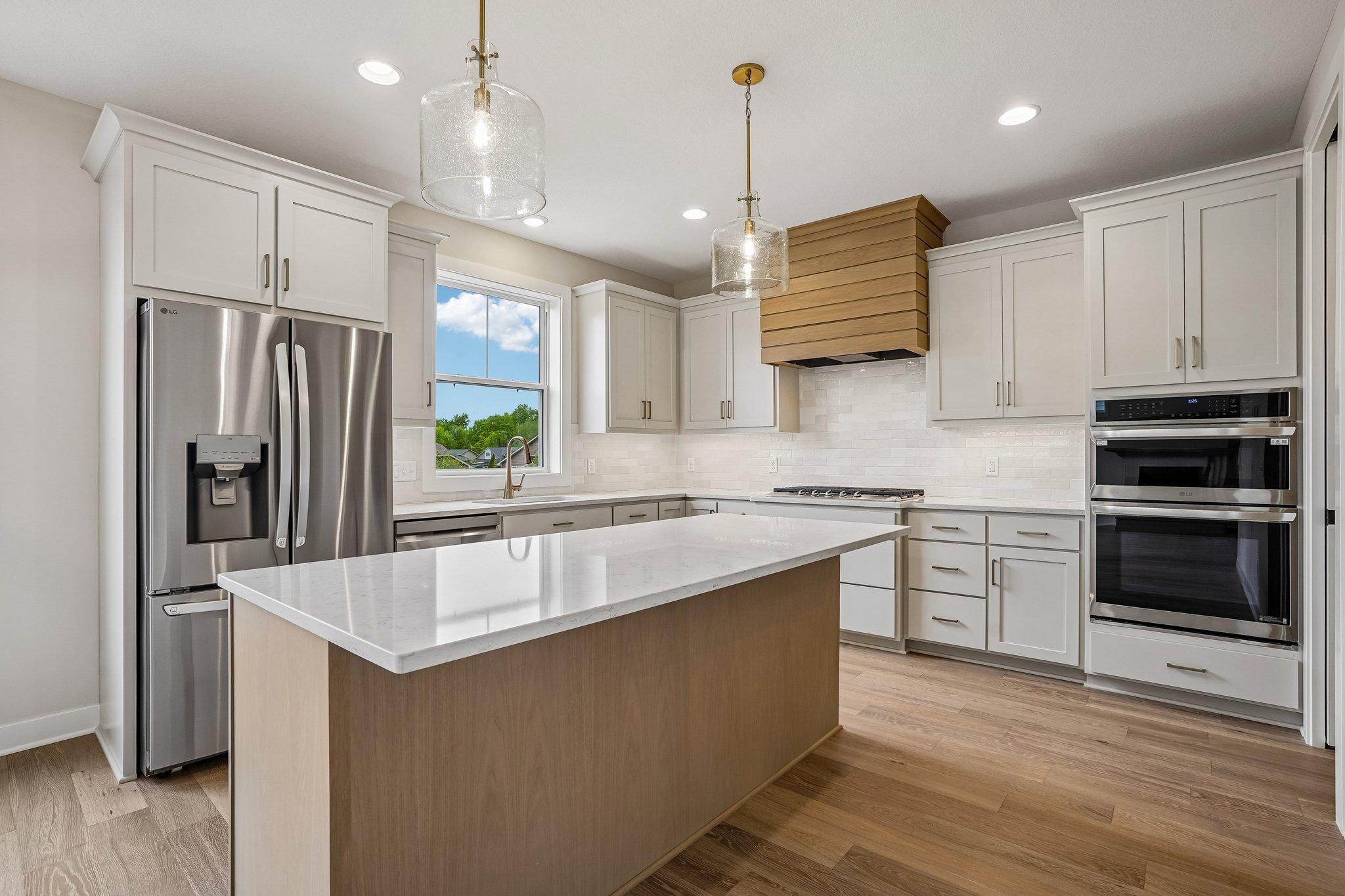 Stunning kitchen, perfect for nightly dinners and entertaining!