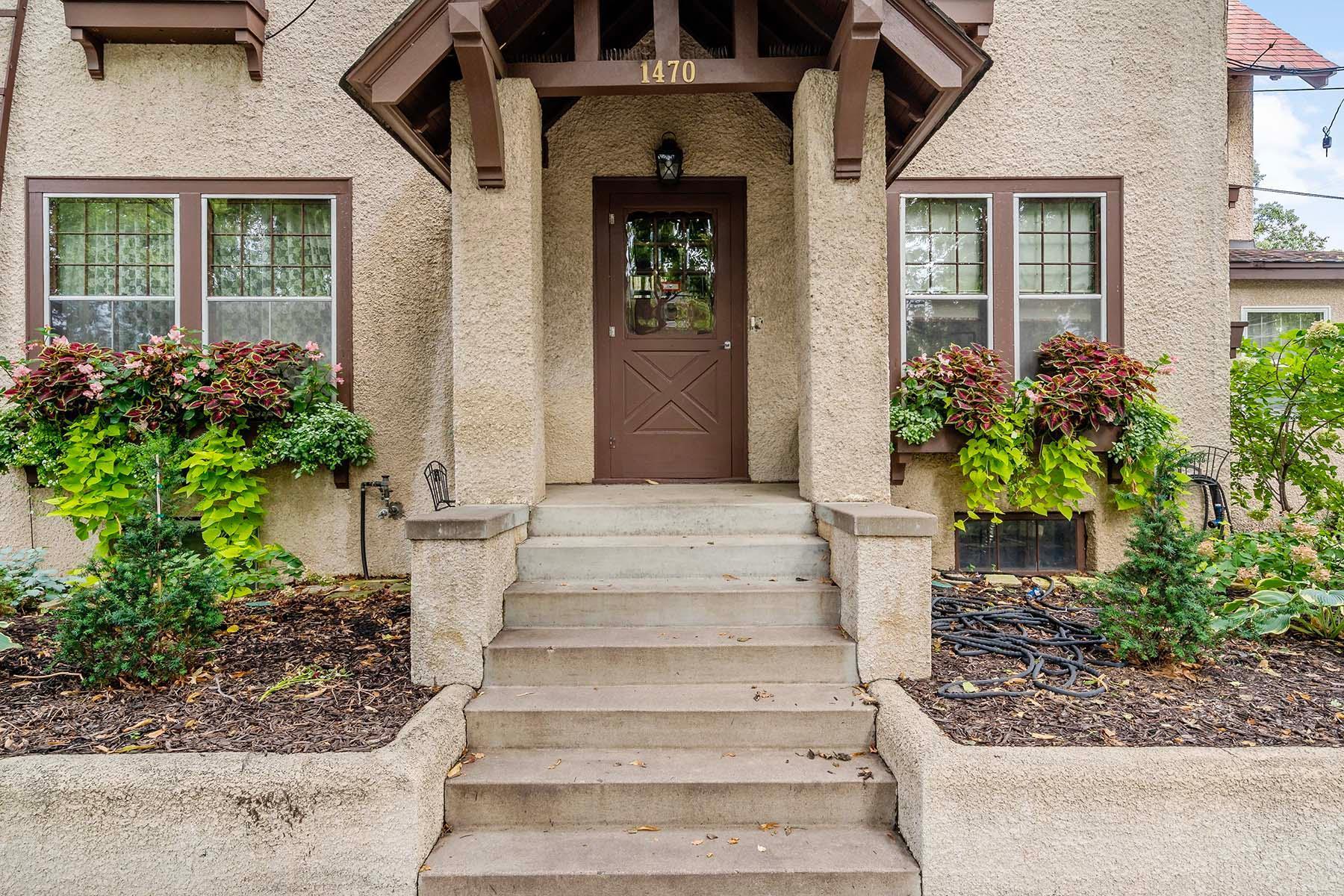 1470 W 35th St is ready for it's next story to be told.