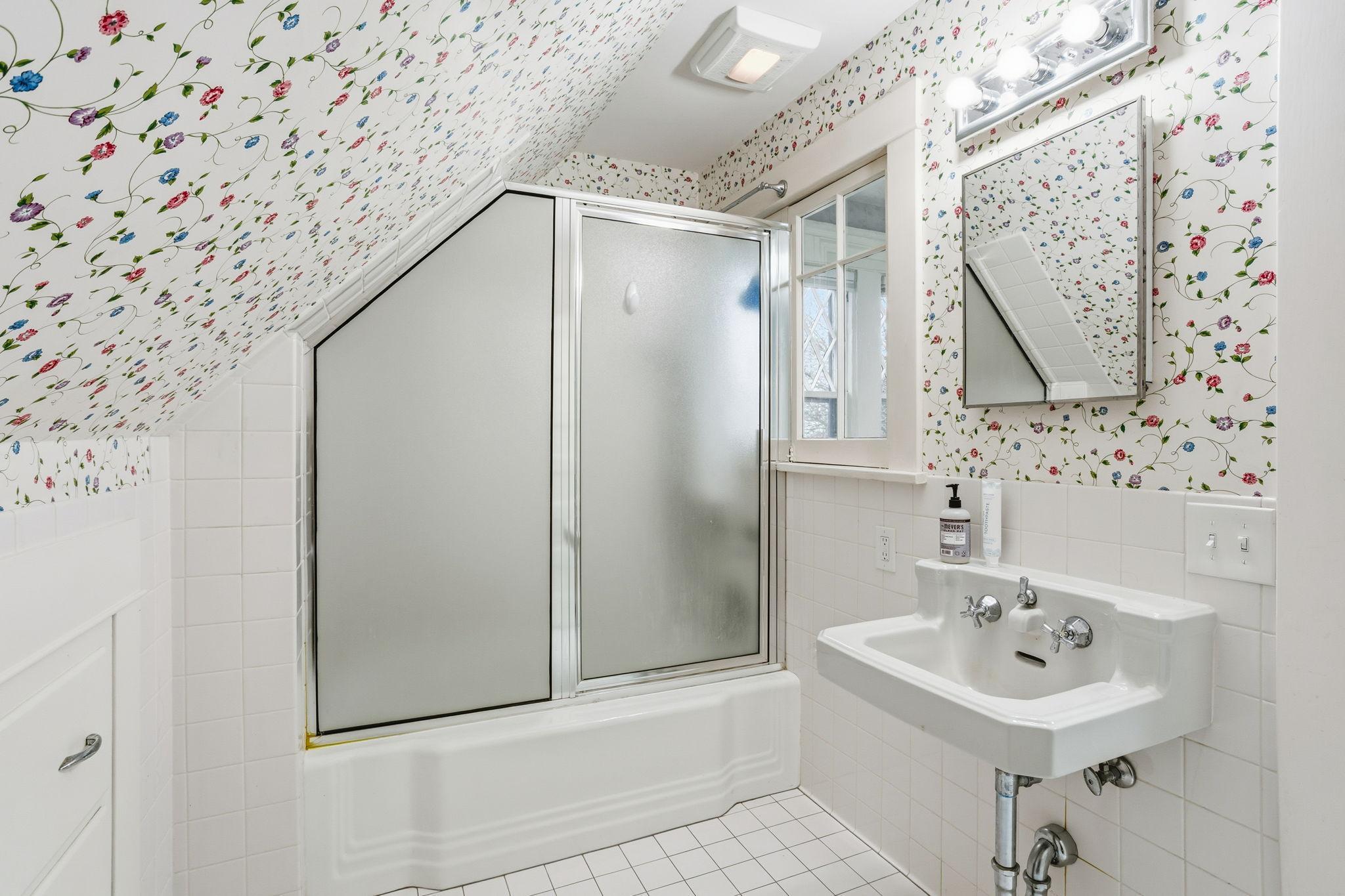 Full bath completes the third level.