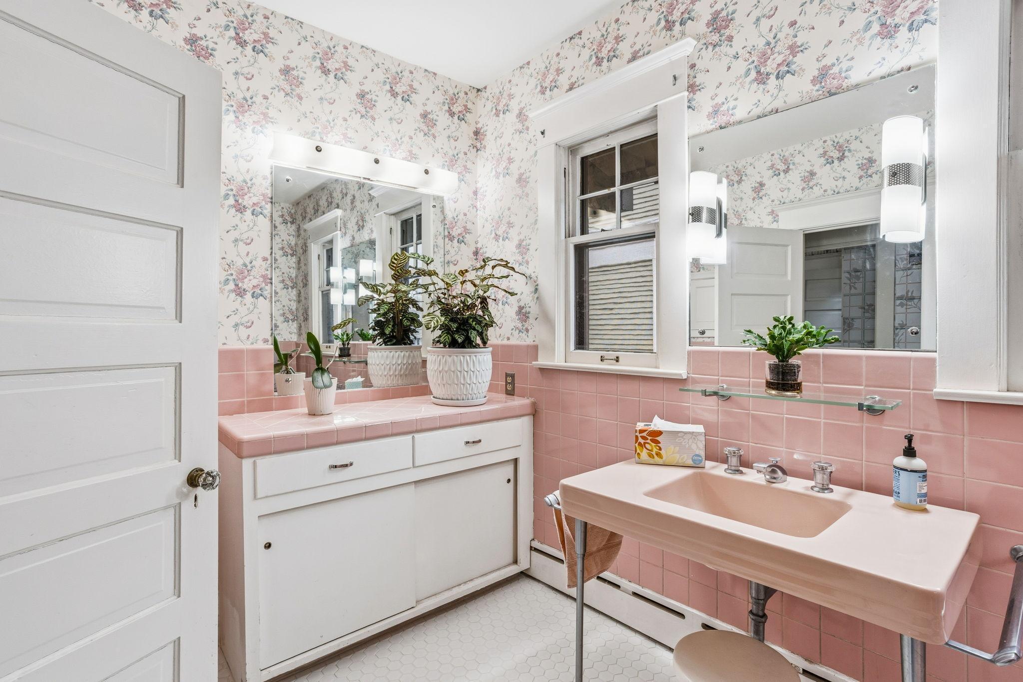 Full hall bath with vintage tile.