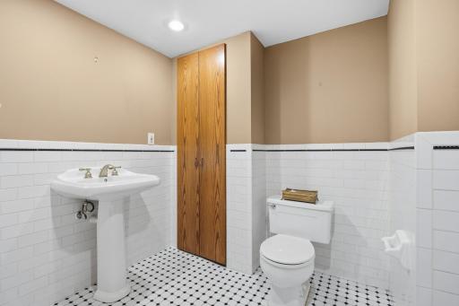 6929 Glenwood Avenue, Golden Valley, MN 55427