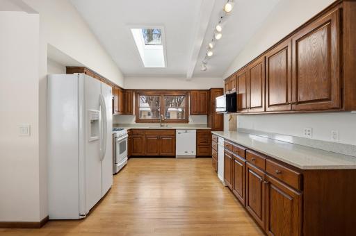 6929 Glenwood Avenue, Golden Valley, MN 55427