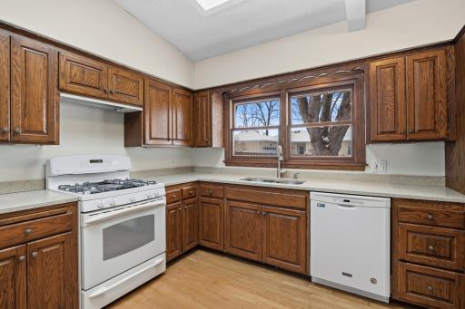 6929 Glenwood Avenue, Golden Valley, MN 55427