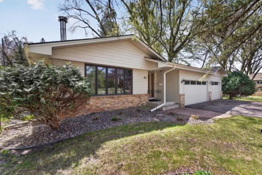 6929 Glenwood Avenue, Golden Valley, MN 55427