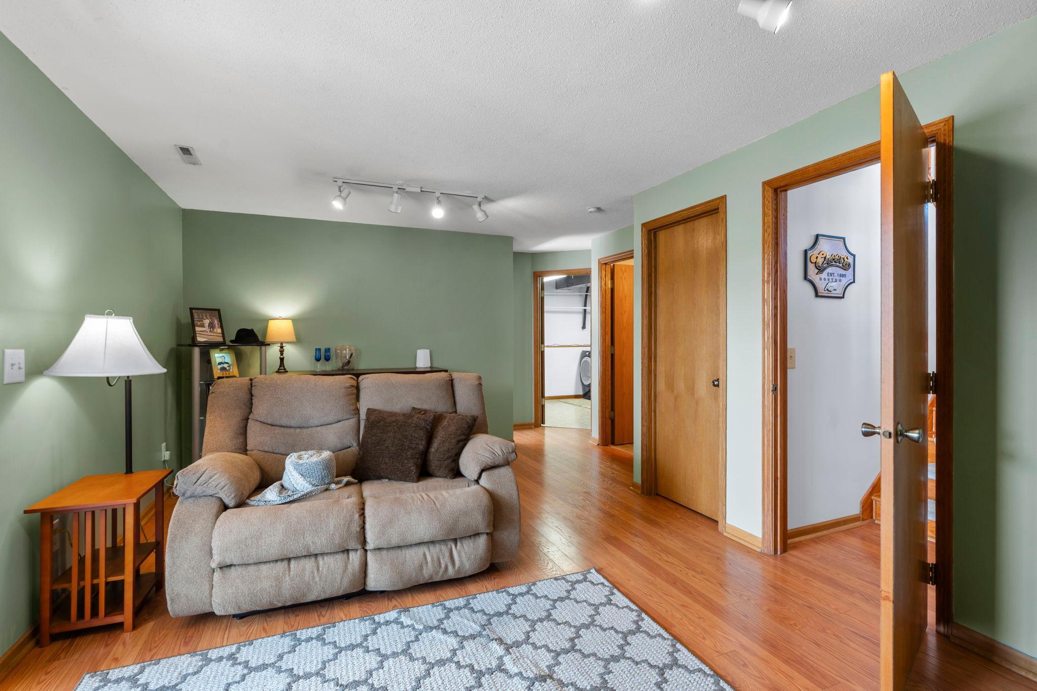 49-web-or-mls-6243 145th St N-362.jpg