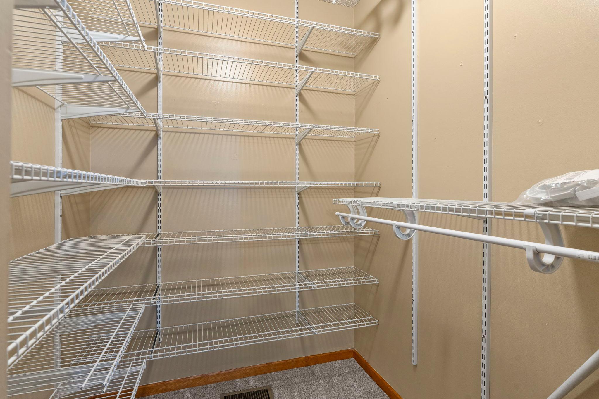 39-web-or-mls-6243 145th St N-315.jpg