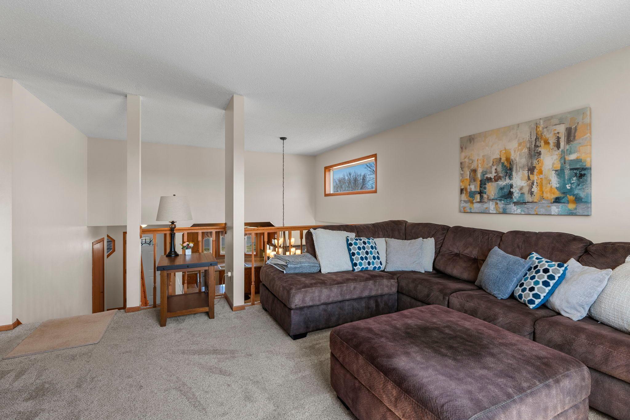 25-web-or-mls-6243 145th St N-412.jpg