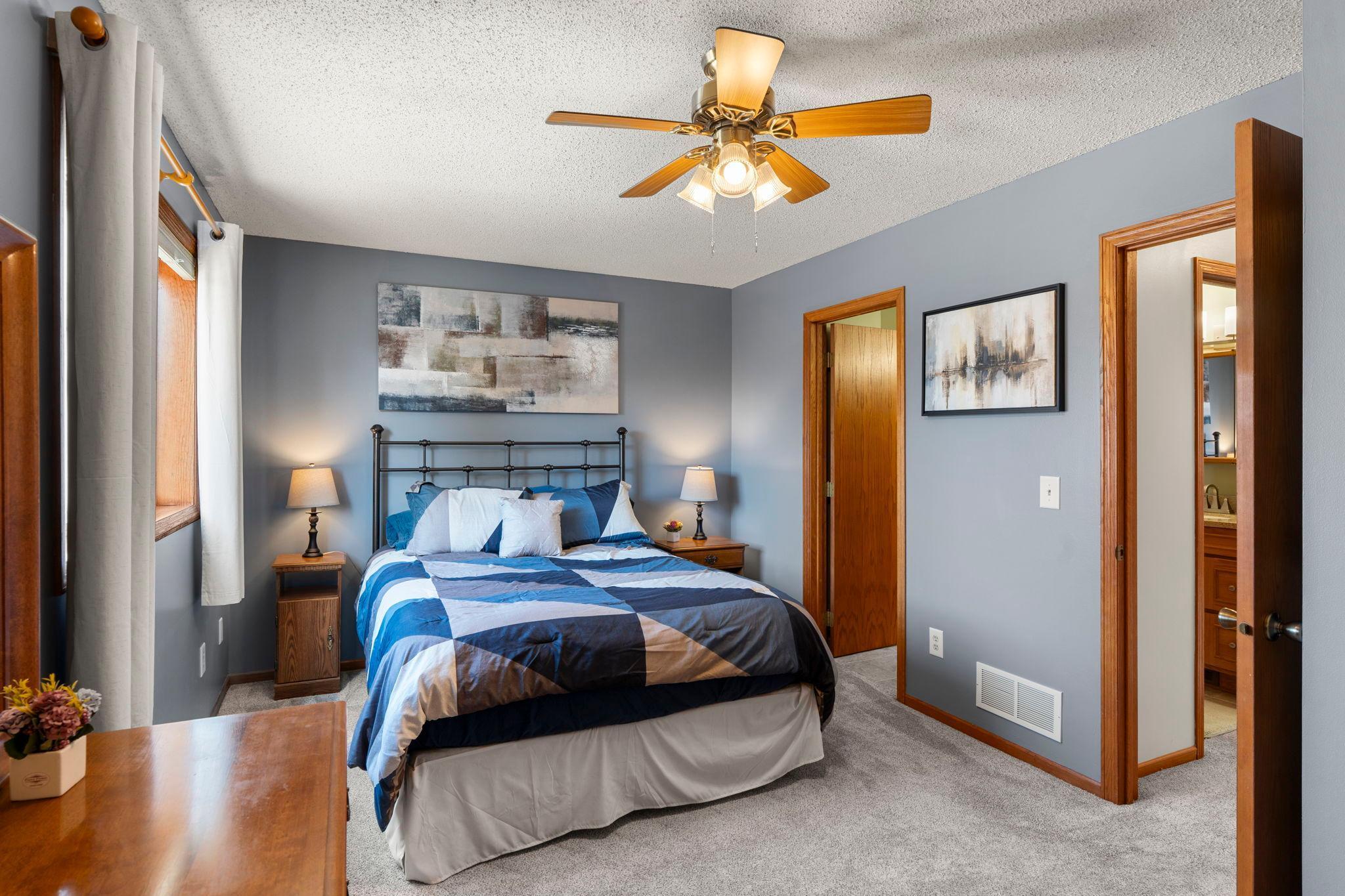 37-web-or-mls-6243 145th St N-307.jpg