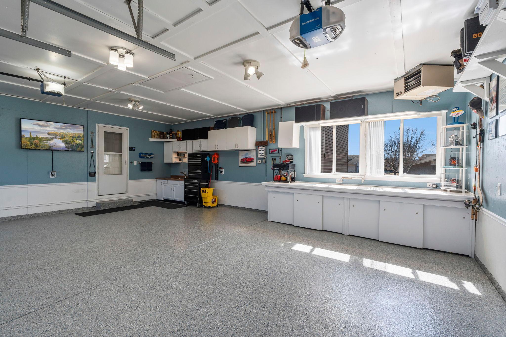 63-web-or-mls-6243 145th St N-207.jpg