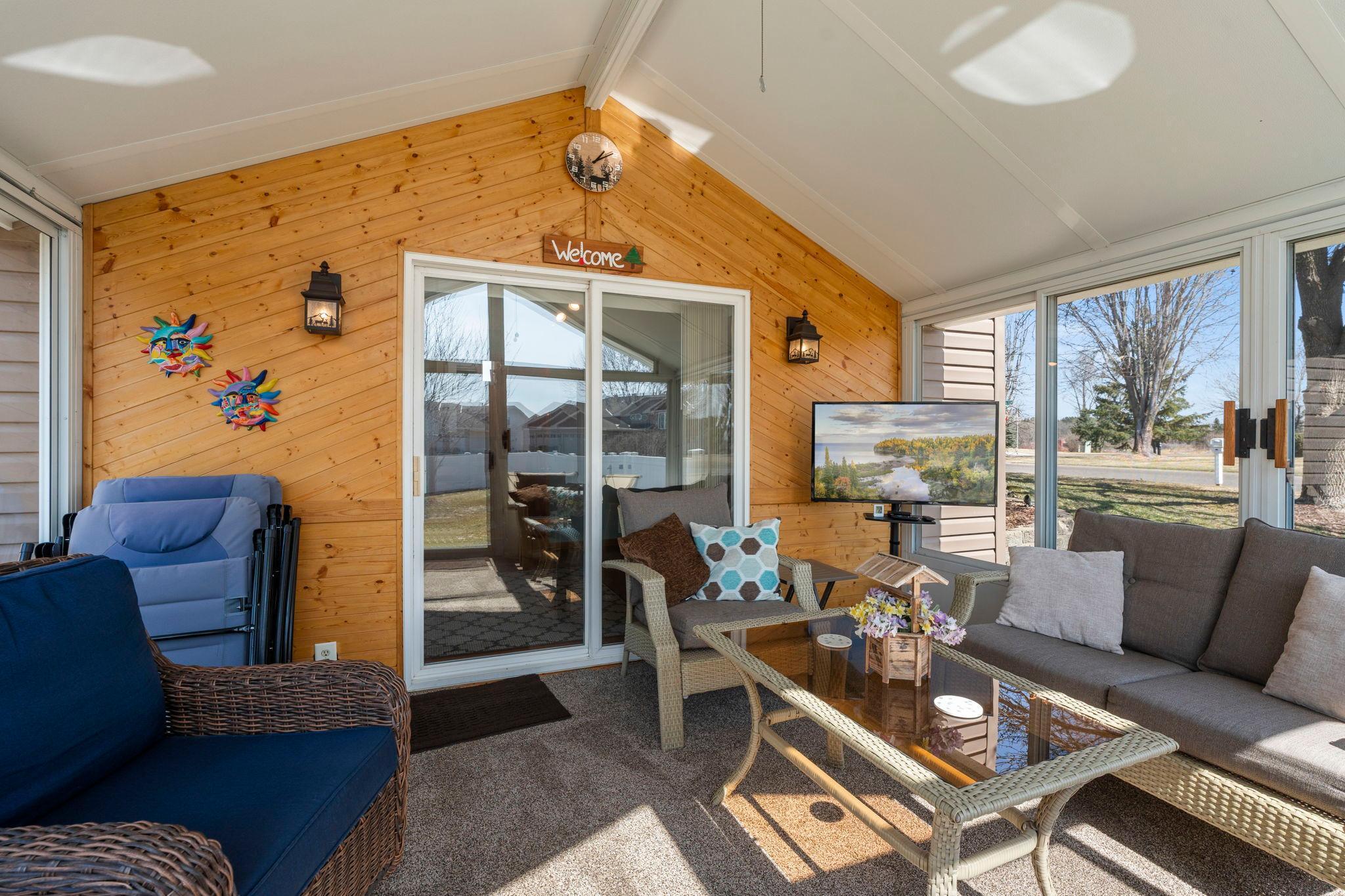 55-web-or-mls-6243 145th St N-372.jpg