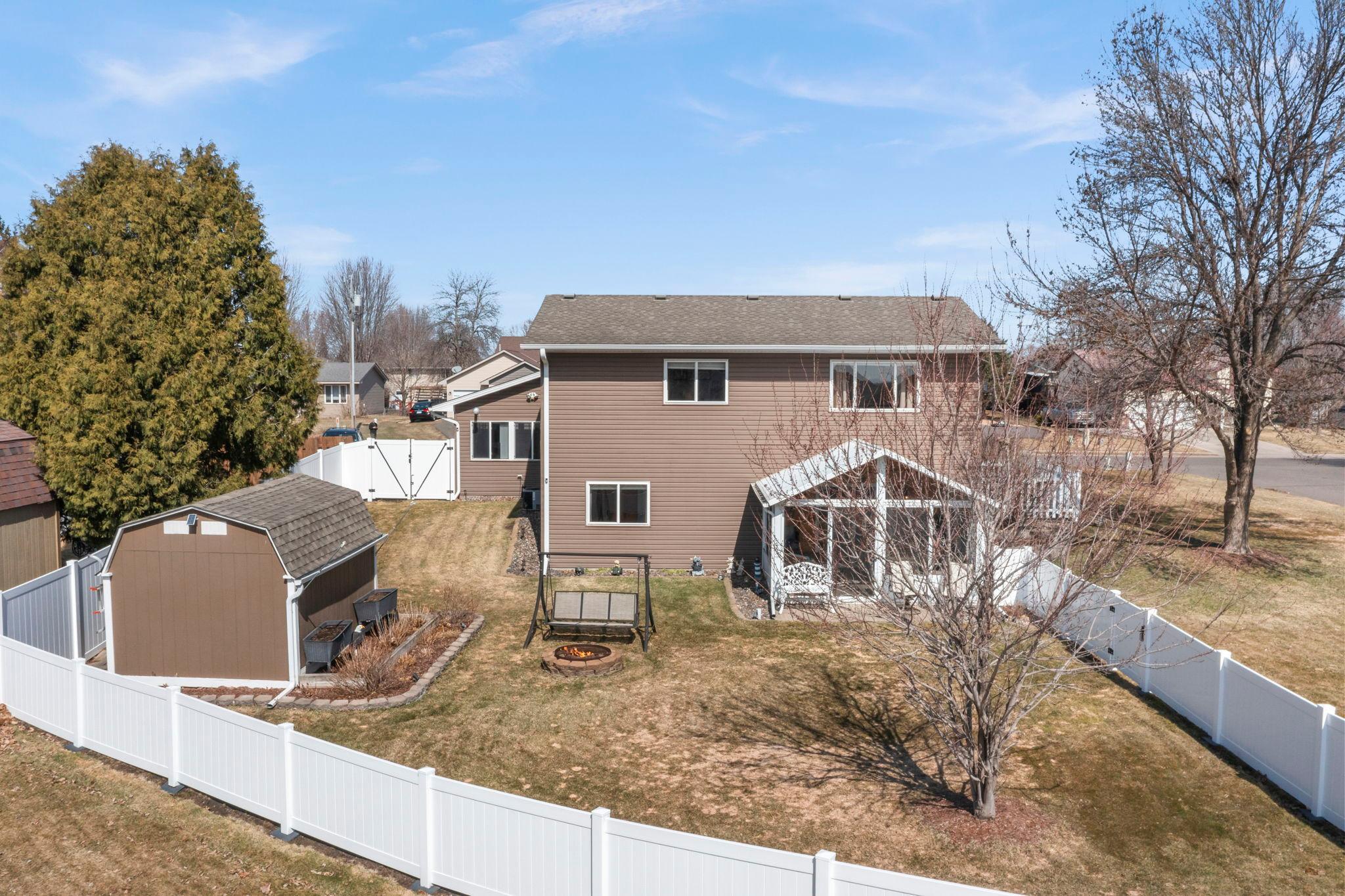 80-web-or-mls-6243 145th St N-18.jpg