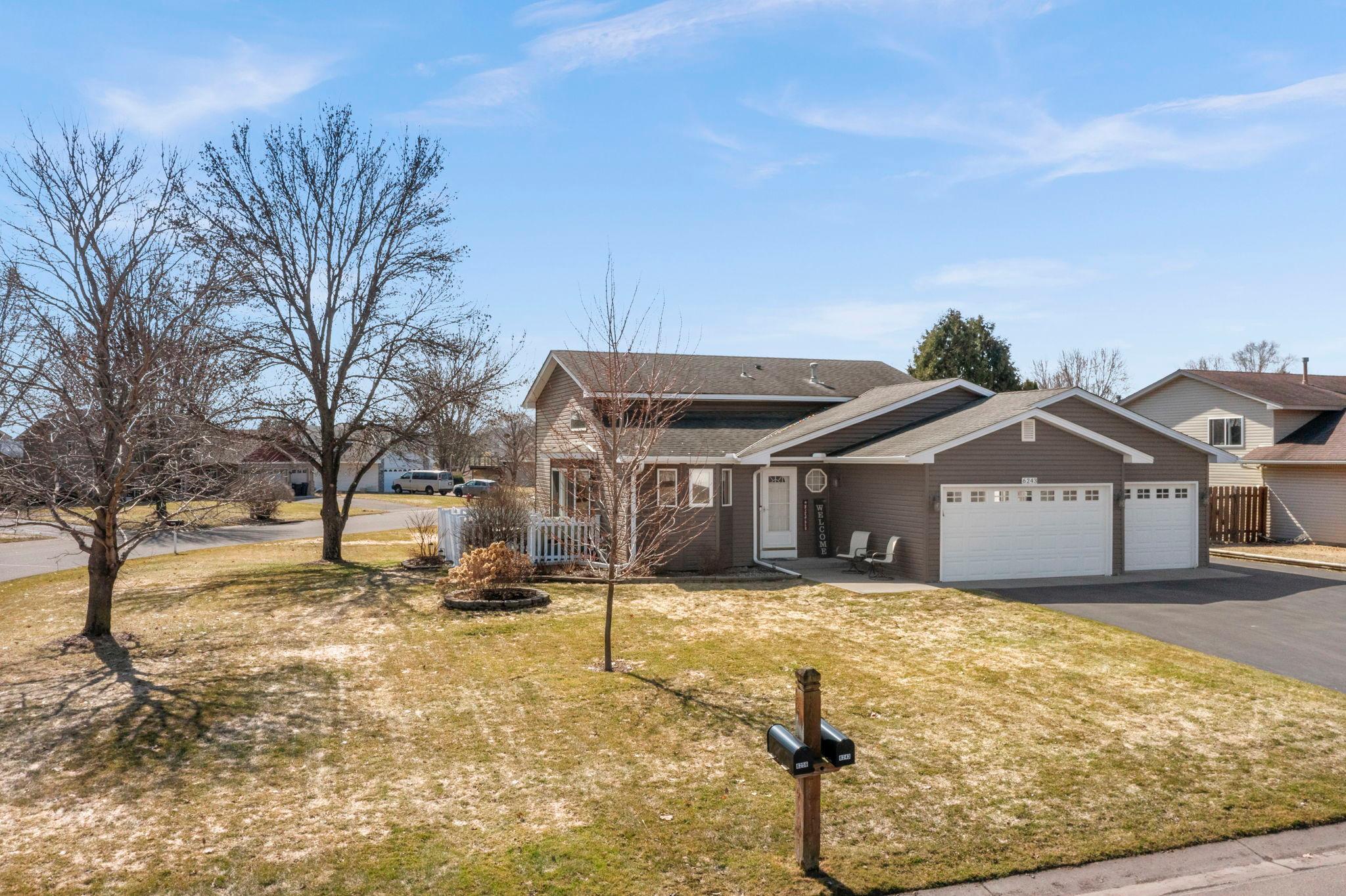 8-web-or-mls-6243 145th St N-9.jpg