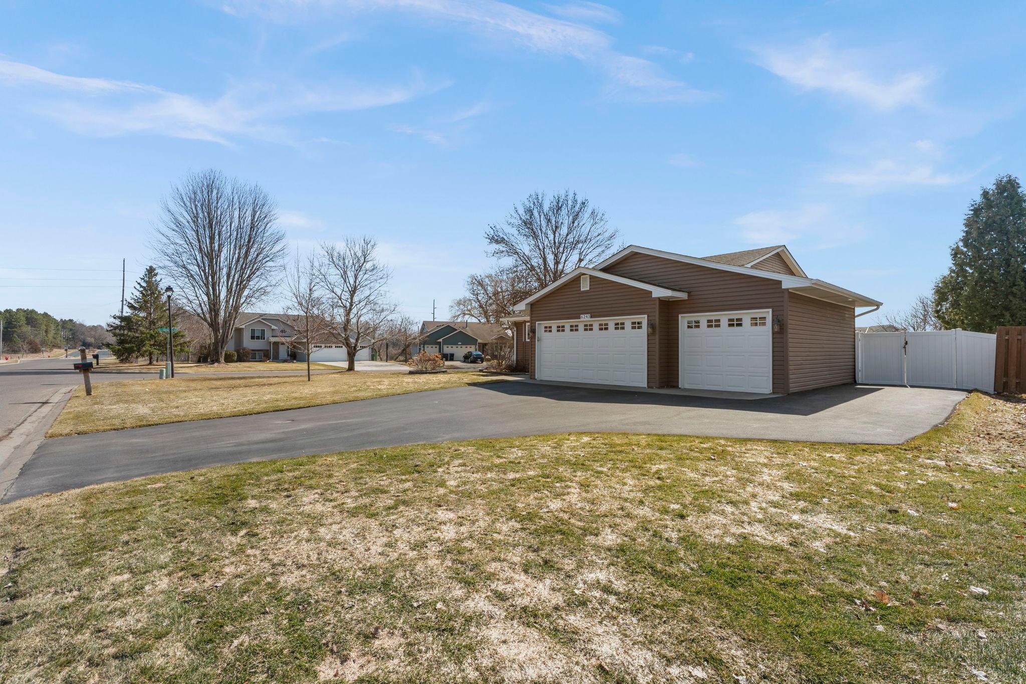 11-web-or-mls-6243 145th St N-77.jpg