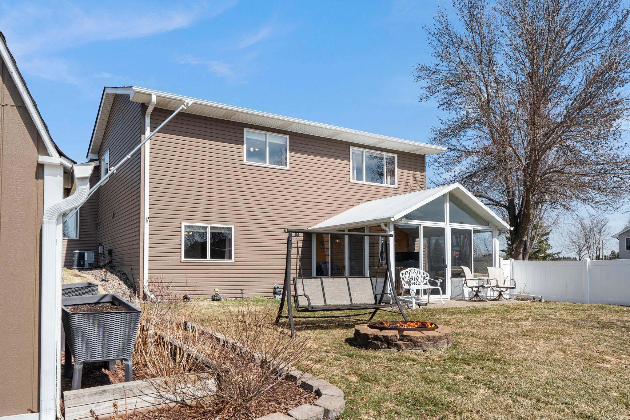 70-web-or-mls-6243 145th St N-132.jpg