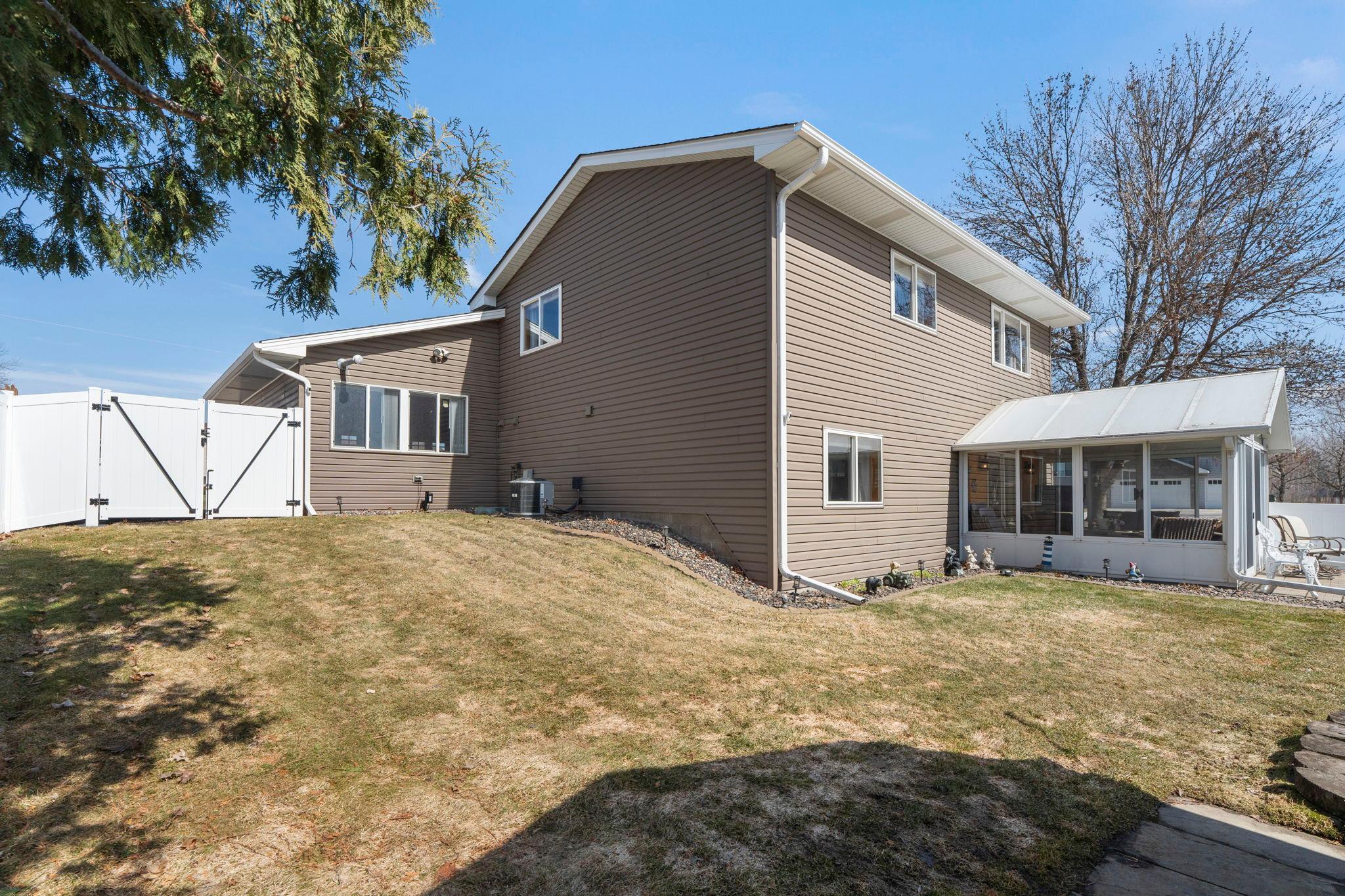 78-web-or-mls-6243 145th St N-171.jpg