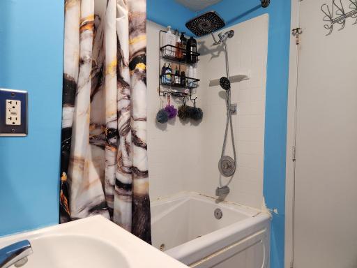 202 Langer Avenue S, Casselton, ND 58012