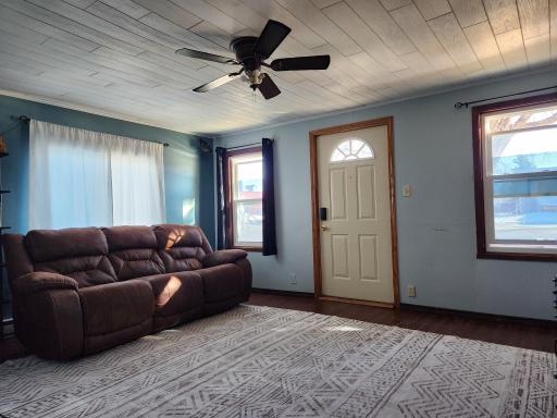 202 Langer Avenue S, Casselton, ND 58012