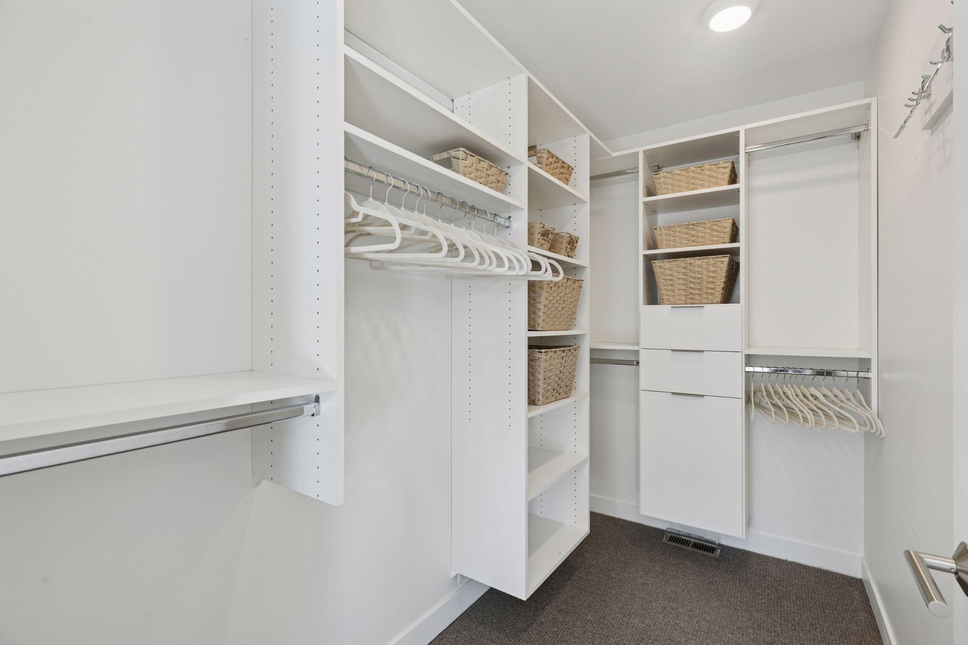 4043 Abbott Avenue South - Spacecrafting - 0048.jpg