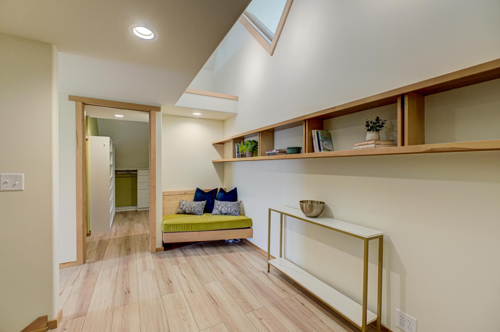 Upper level Priamary Retreat sitting area