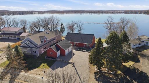 100' on Detroit Lake