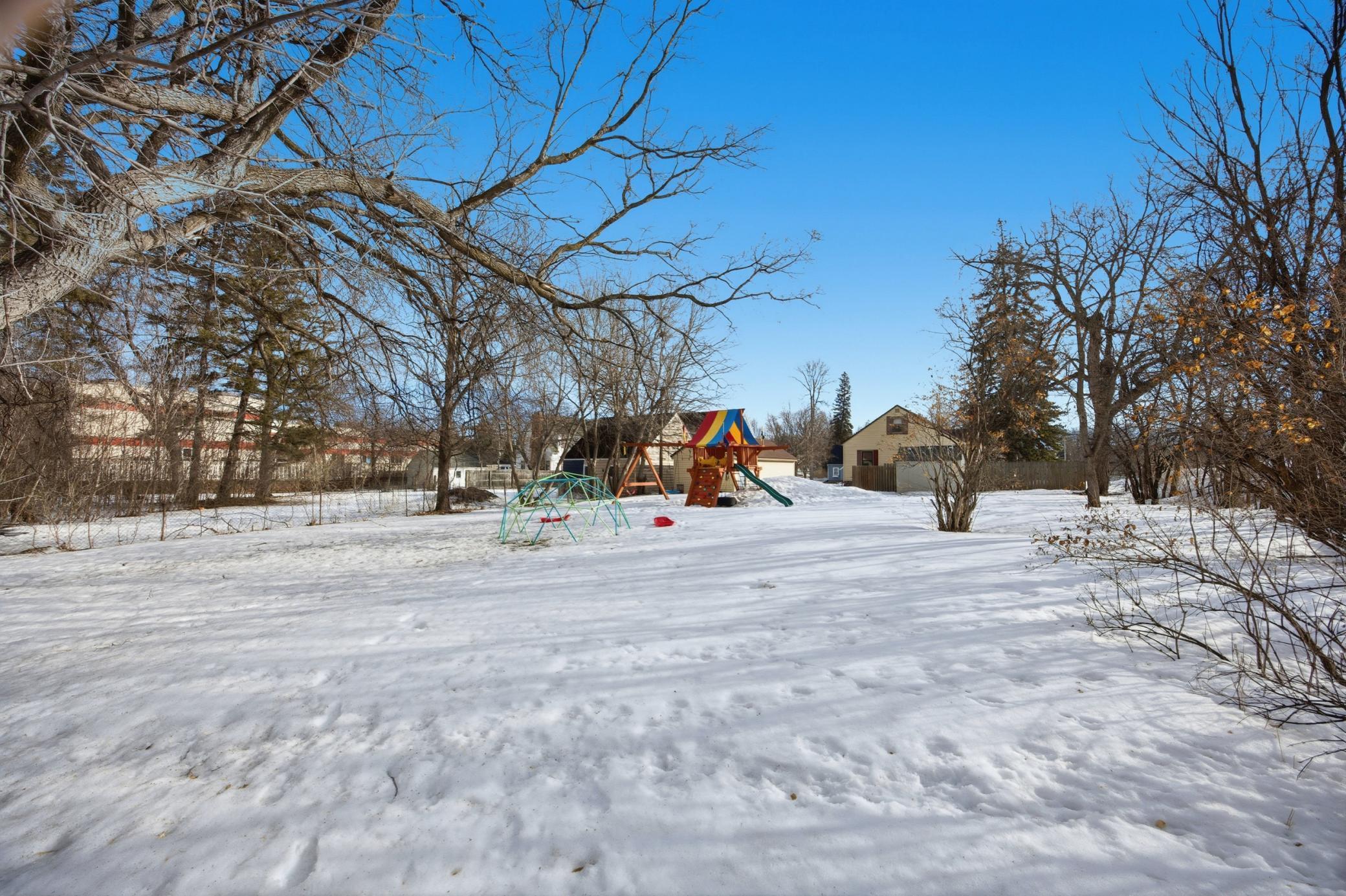 Extra large lot with .41 acres(approx.)