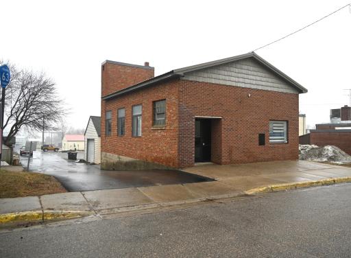 Location!! Great spot for any type of business!