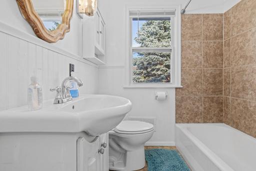 203 Moreland Avenue E, Saint Paul, MN 55118