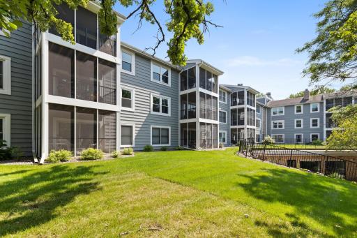 3000 Saint Albans Mill Road, 103, Hopkins, MN 55305