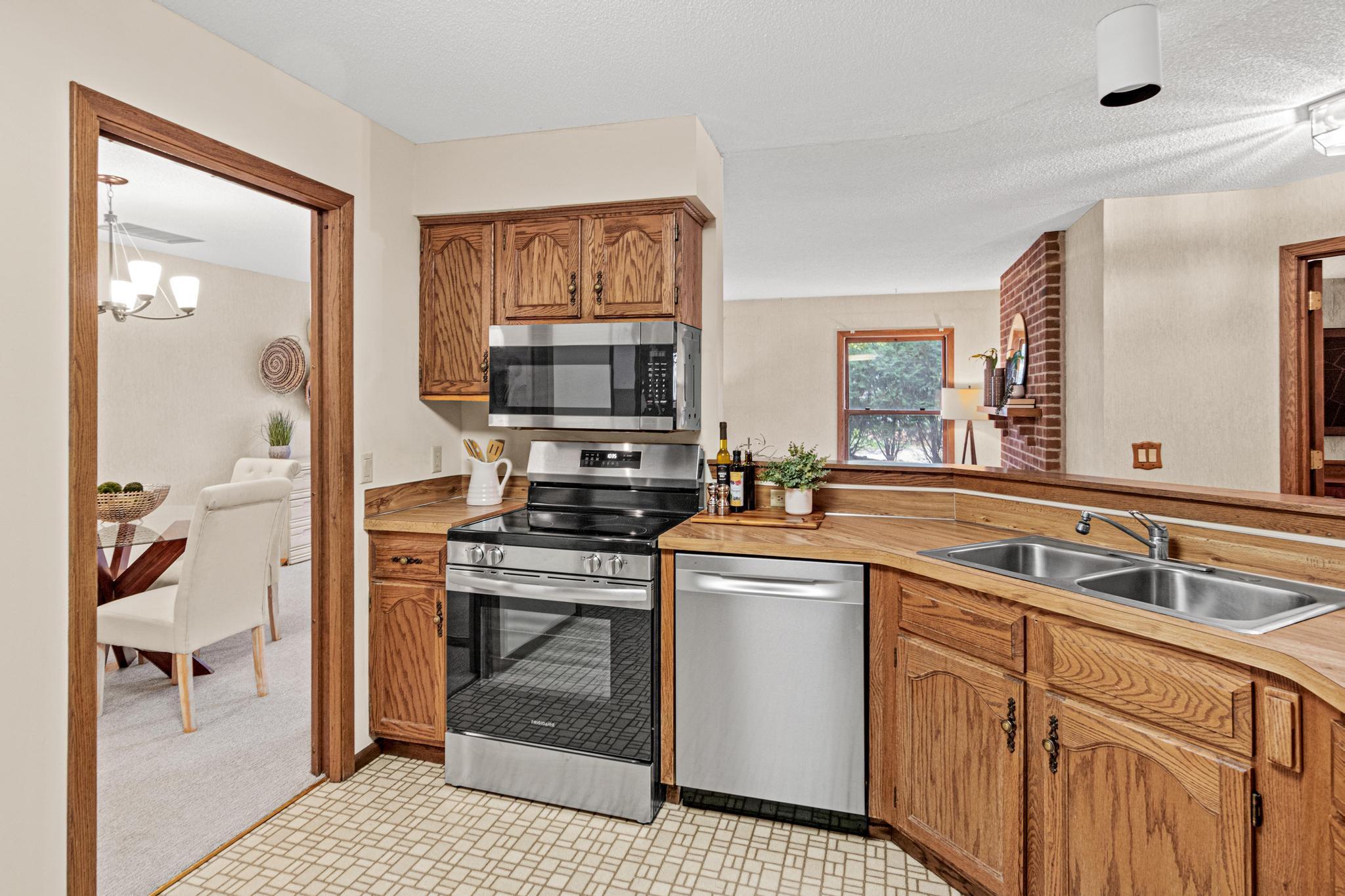 3000 Saint Albans Mill Road 103-4.jpg