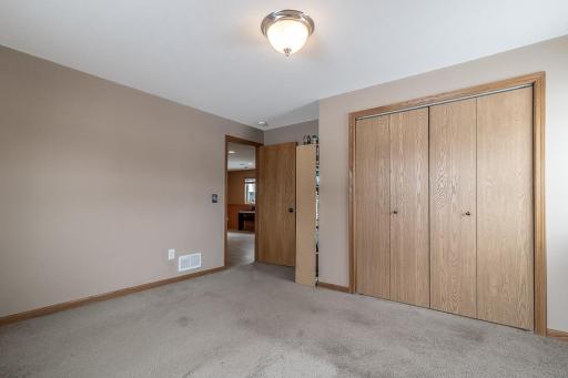 612 Saint Andrews Drive, Mankato, MN 56001