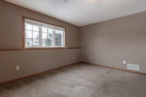 612 Saint Andrews Drive, Mankato, MN 56001